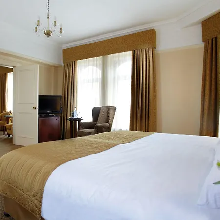 Macdonald Burlington Hotel 4*