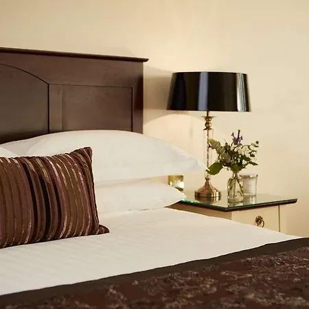 Macdonald Burlington Hotel 4*
